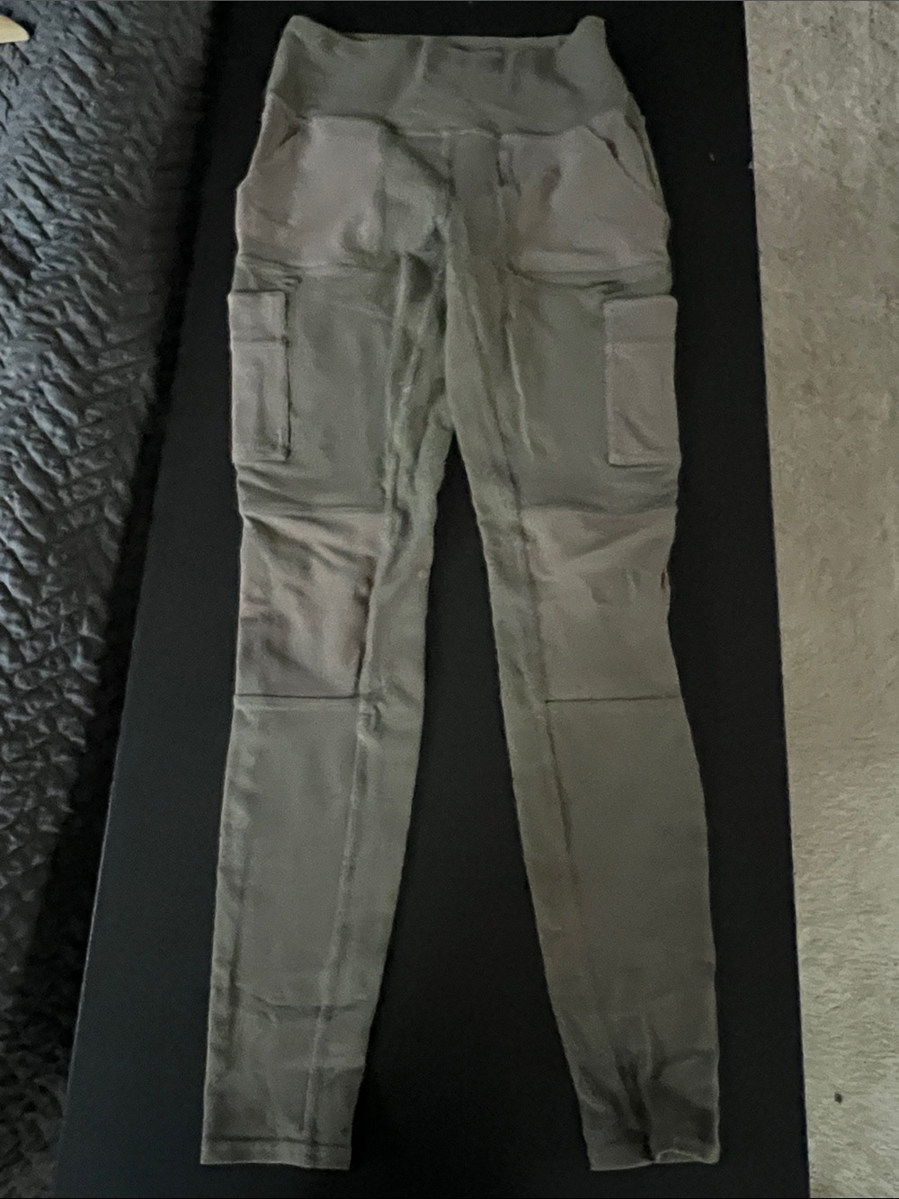 ALO Yoga Olive Green High-Rise Cargo Leggings